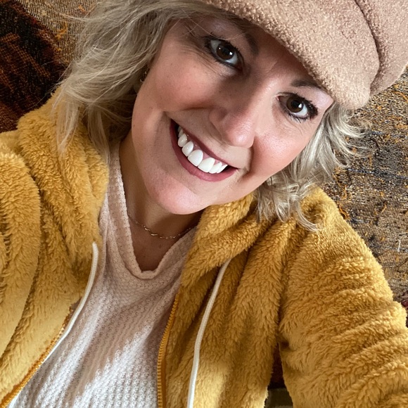 🌼💛Extremely Soft Hoodie - Picture 16 of 16